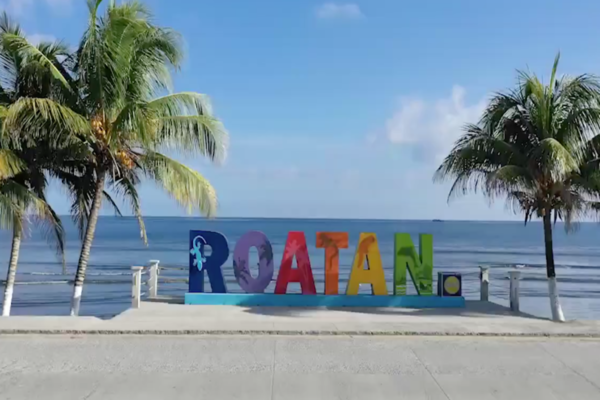 Roatán Sign